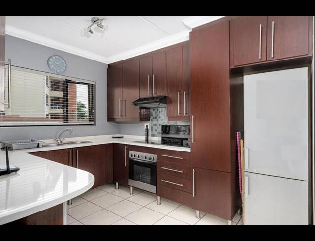 2 BEDROOM APARTMENT FOR SALE IN SUNNINGHILL